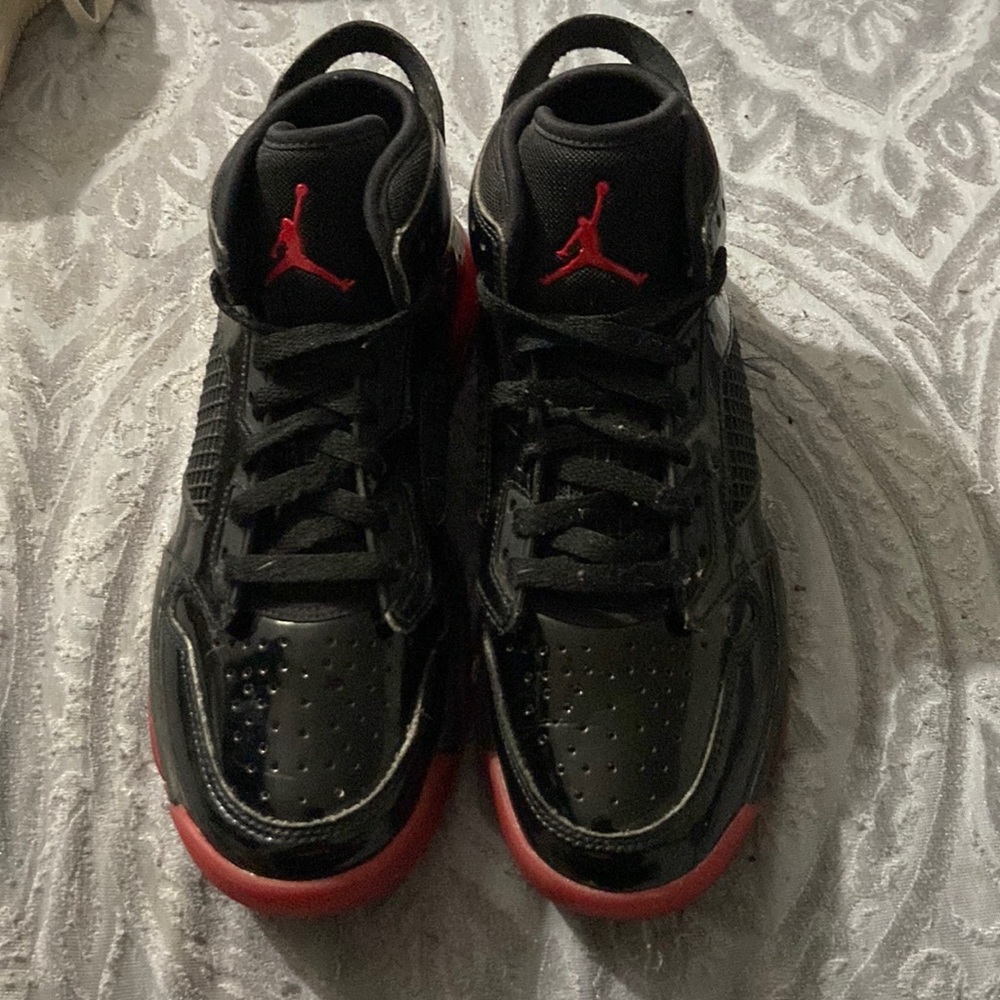 Jordan Mars 270, Size 6, Red & Black